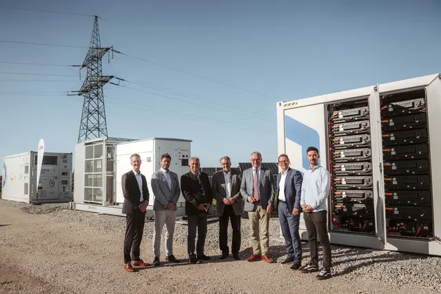 Cybergrid-Geschäftsführer Alexander Kofink, EVN Projektleiter Christian Lechner, Bürgermeister von Tattendorf Alfred Reinisch, Bürgermeister von Trumau Andreas Kollross, LH-Stv. Stephan Pernkopf, EVN Vorstandssprecher Stefan Szyszkowitz und EVN Projektleiter Fridolin Kastner. | Foto: EVN / Nadine Studeny