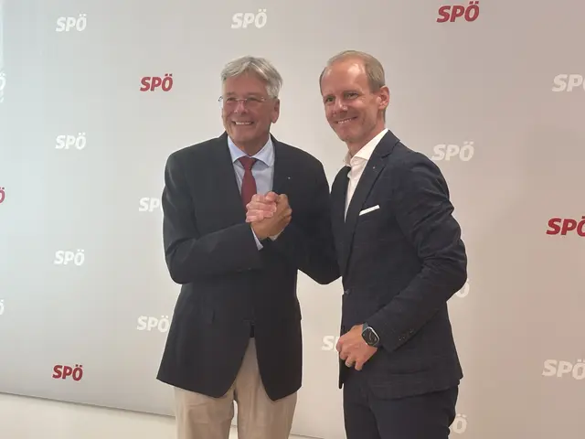Landeshauptmann Peter Kaiser und Landesgeschäftsführer Andreas Sucher demonstrierten bei der Konferenz Einigkeit.  | Foto: MeinBezirk.at