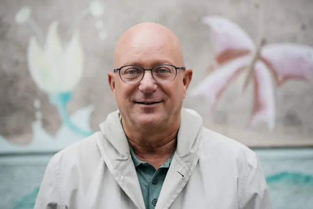 Im Alter von 66 Jahren ist am Donnerstag der bekannte Publizist, Journalist und Lehrer Nikolaus "Niki" Glattauer verstorben. (Archiv) | Foto: Brandstätter Verlag