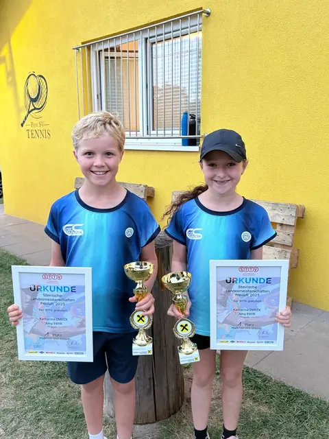 Katharina Zmek (Kindberg) und Amy Payr (Bruck/Mur) holten sich gemeinsam den Landesmeistertitel im Doppel der U12-Mädchen | Foto: Stoppacher