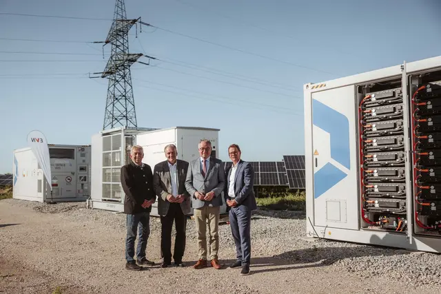 „Super-Hybrid-Park“ in Trumau und Tattendorf entstanden: Bürgermeister von Tattendorf Alfred Reinisch, Bürgermeister von Trumau Andreas Kollross, LH-Stv. Stephan Pernkopf und EVN Vorstandssprecher Stefan Szyszkowitz. | Foto:  EVN / Nadine Studeny