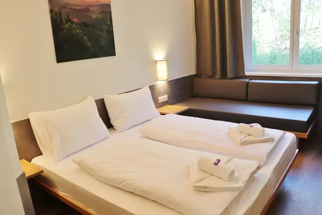 Die Zimmer sind hell und freundlich und vermitteln in ihrer geradlinigen Eleganz ein Wohlfühlambiente. | Foto: Edith Ertl