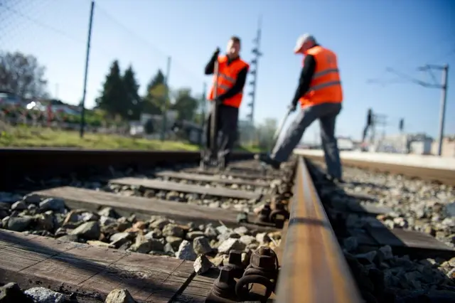 Arbeiten am Schotterbett: auf der Strecke der Puchbergerbahn sind zahlreiche Sanierungsarbeiten geplant. | Foto: ÖBB