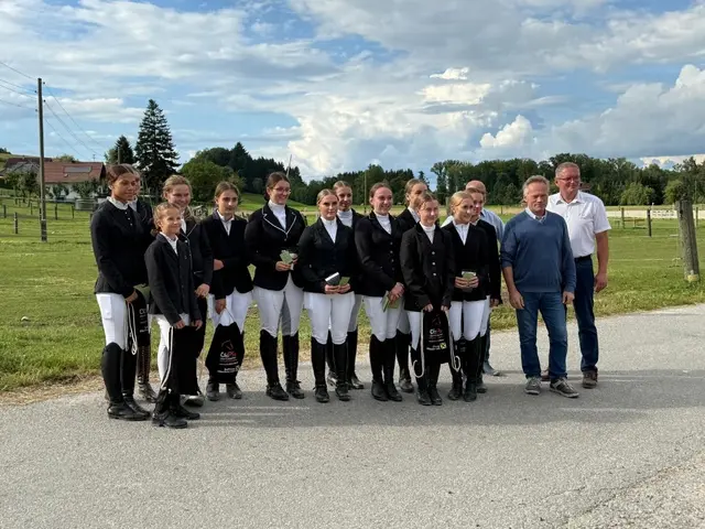 Der Reitverein freut sich über den erfolgreichen Prüfungstag. | Foto: RV Aurolzmünster