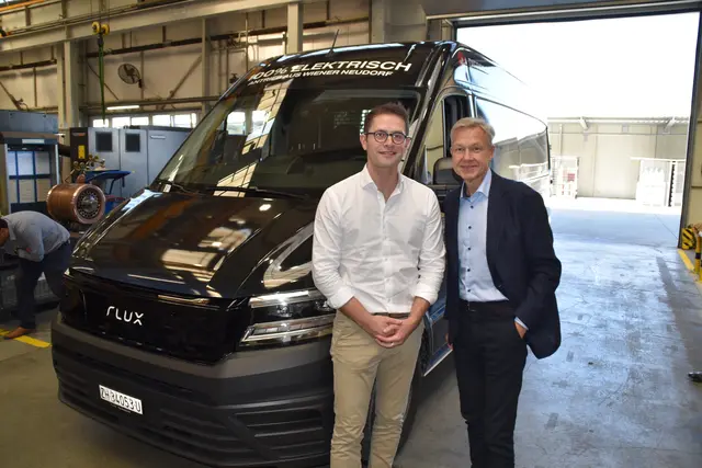 Flux Mobility-CEO Duga Hoti (l.) und TSA-Geschäftsführer Robert Tencl. | Foto: MeinBezirk/Rainer Hirss