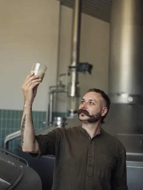 Felix Bussler entwickelte die Barista-Edition gemeinsam mit Lisa Dornauer. | Foto: Ian Ehm