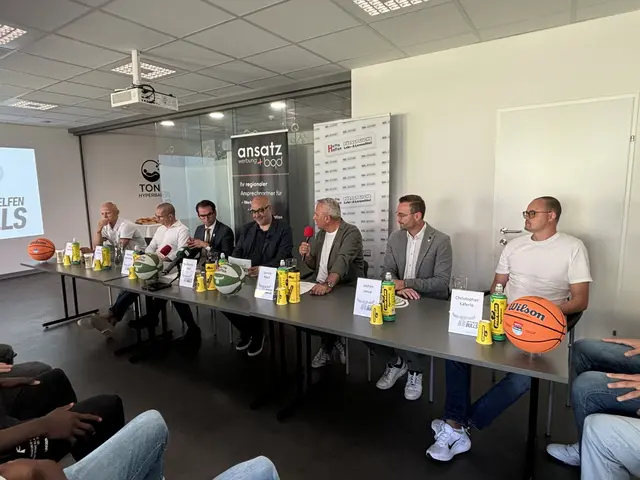 Pressekonferenz zum Saisonstart im Kapfenberger Bulls Home: Klym Artamonov, Michael Schrittwieser, Matthäus Bachernegg, Wolfgang Sorger, Gernot Mach, Jochen Jance und Christopher Käferle. | Foto: MeinBezirk/Angelika Kern