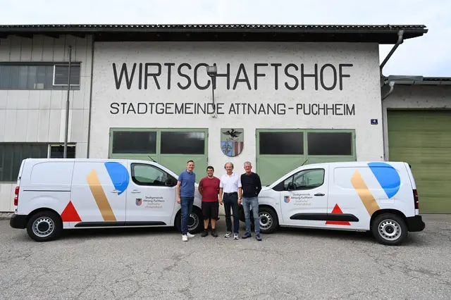Amtsleiter Wolfgang Maxwald, Wirtschaftshofleiter Stefan Hofer, Bürgermeister Peter Groiß und Erich Groiß (v.l.). | Foto: Stadtgemeinde Attnang-Puchheim