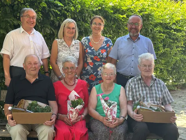 In Wolfpassing wurden zwei Diamantene Hochzeiten gefeiert: Die Jubilare wurden von den Gemeindevertretern ins Gasthaus Weginger eingeladen. | Foto: Gemeinde Wolfpassing