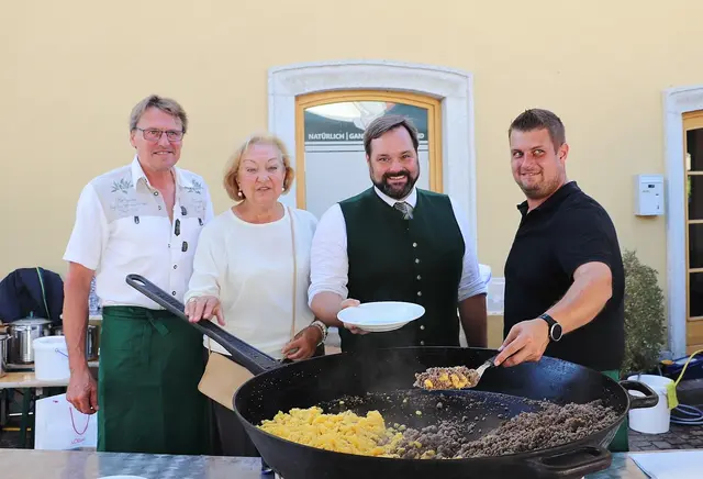 Die VP Fernitz-Mellach tischt am Sterzsonntag unterschiedliche Sterzvarianten auf. | Foto: Edith Ertl