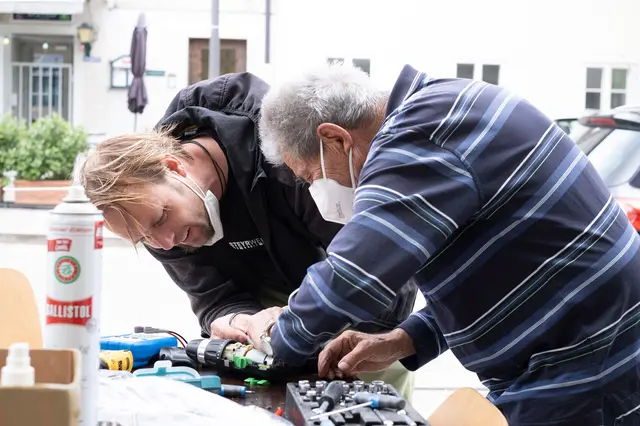 Mitanpacken heißt es auch im Makerspace. | Foto: Sabrina Leitner