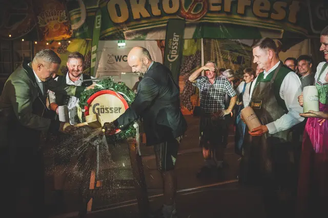 Landeshauptmann Mario Kunasek eröffnet das Wiesenfest mit dem traditionellen Bieranstich. | Foto: Klaus Pressberger