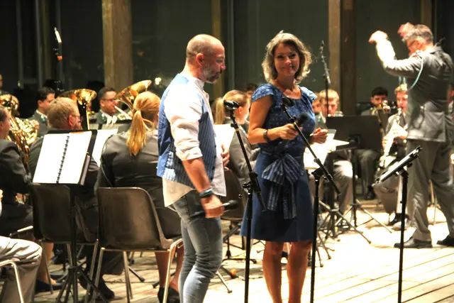 Reini Bieber und Kristina "Kiki" Buconjic waren die "Special Guests" und beeindruckten das Publikum mit "Do bin I dahoam" und der Zugabe "Lass mi bei dir sein".  | Foto: Peter Seper