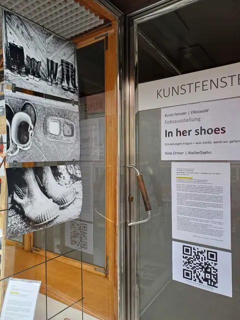 Die Ausstellung "In her Shoes" ist noch den ganzen September über im ehemaligen Schuhhaus Krampl zu sehen. | Foto: Nina Ortner