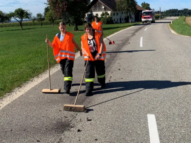 Die Kameradinnen der Feuerwehr PEterskirchen im Einsatz.