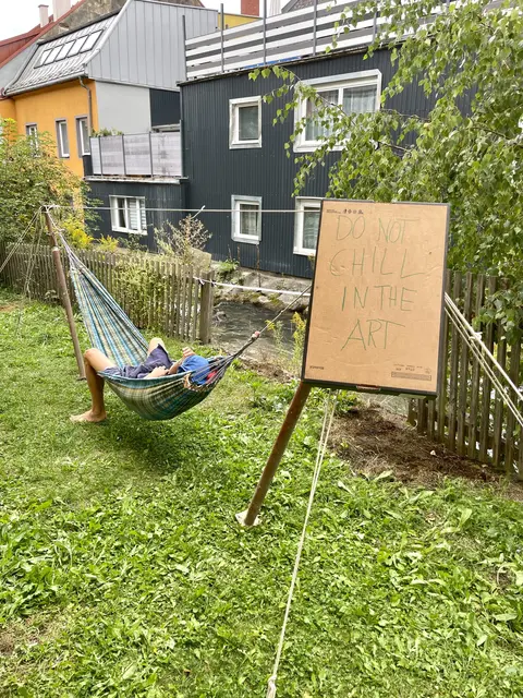 Die Künstler leben während dieser Zeit in Trofaiach. | Foto: Barfuß am Abriss