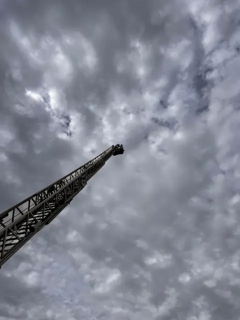 Im Anschluss ging es mit der Drehleiter in luftige Höhen. | Foto: FF Mürzzuschlag