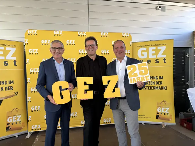 WK-Präsident Josef Herk, GEZ-west-Eigentümer Josef Gasser und Bürgermeister Christoph Stark (v. l.).  | Foto: MeinBezirk