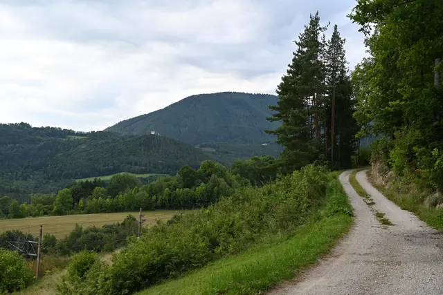 Schöner aussichtsreicher Wanderweg