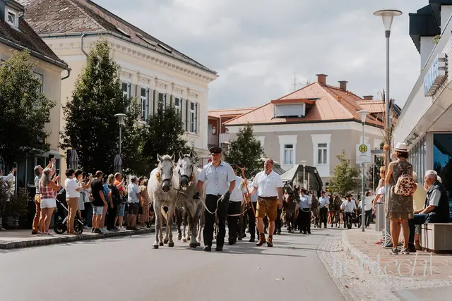 Der Einzug der Helden ist in Köflach immer wieder ein Riesen-Spektakel. | Foto: Lichtecht Fotografie