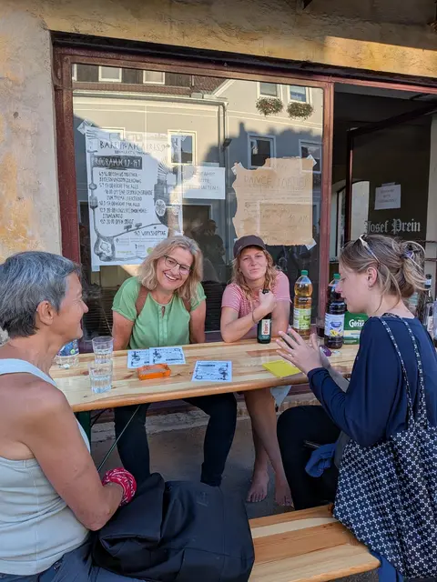 Ziel des Trofaiacher Begnungsspaziergangs war das leer stehende Gebäude am Roßmarkt 4, das ab sofort Kunst und Kultur in die Innenstadt bringt. | Foto: Iron Women
