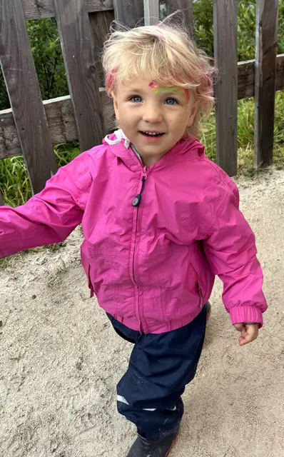 Die kleine Anja hatte ihren Spaß beim Kinderschminken. | Foto: MeinBezirk/Johanna Bamberger