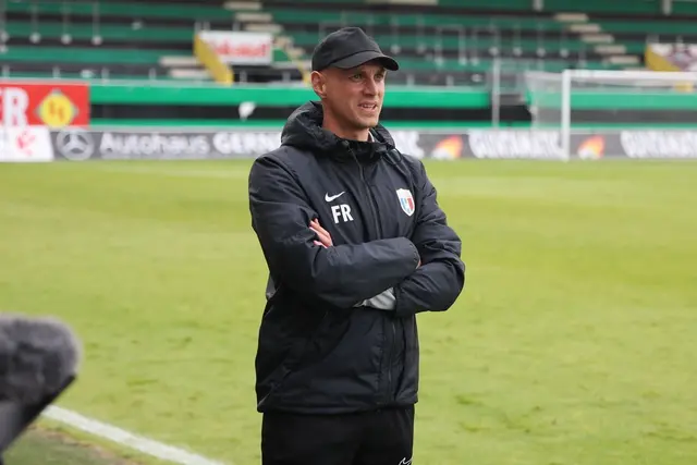 Im Spiel gegen die Jungen Wikinger fixierten Trainer Reinhard Furthner und der FC Hertha Wels den Regionalliga-Meistertitel. Am Ende ging der 38-Jährige jedoch nicht mit in die 2. Liga.  | Foto: Reinhard Schröceklsberger