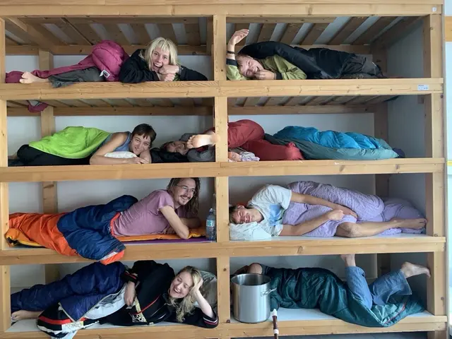 Das Künstlerprojekt "Barfuß am Abriss" will Leerstände in Trofaiach durch Kunst und Kultur beleben. | Foto: Barfuß am Abriss