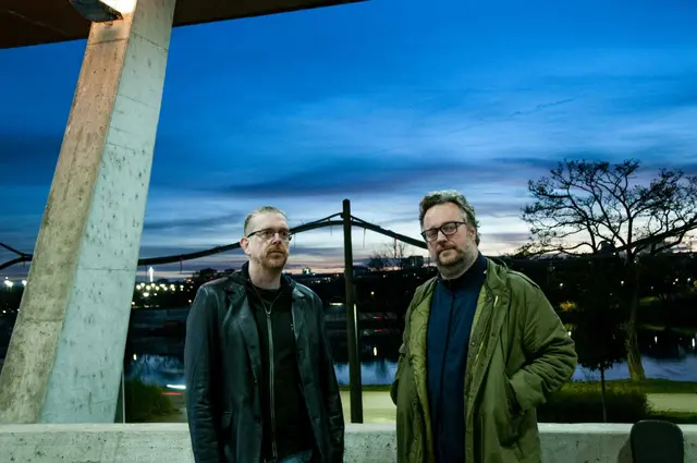 Kennengelernt haben sich Jörn Brien (l.) und Florian Knabenschuh auf einer Geburtstagsparty ihrer beiden Kinder im Alois-Drasche-Park. | Foto: Tom Pohnert