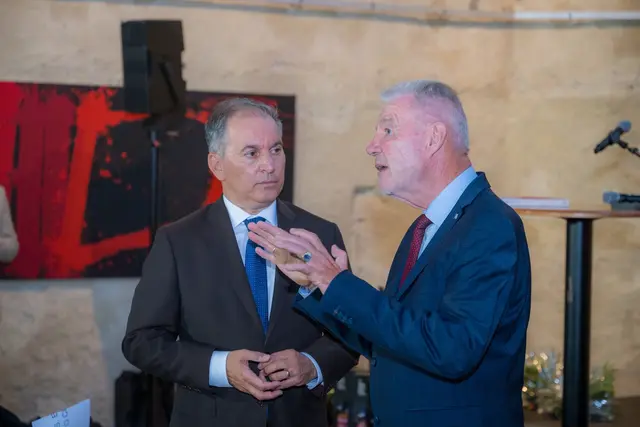 Vito Cecere, Botschafter der Bundesrepublik Deutschland, mit Bürgermeister Klaus Schneeberger. | Foto: 87xpictures