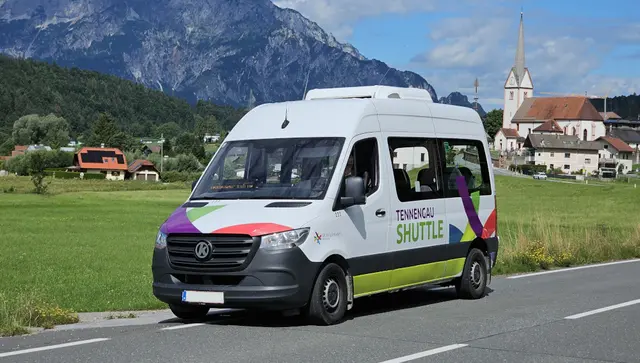 Mit der Linie 452 wird im Tennengau ein neues Kapitel aufgeschlagen: Ab dem Schulstart ergänzt eine Hybridlösung das bestehende Angebot und verbindet bewährten Schülerverkehr mit flexibel buchbarem Mikro-ÖV für alle Fahrgäste. | Foto: Salzburg Verkehr/Anita Buchegger