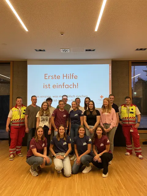 Teilnehmerinnen und Teilnehmer beim Erste-Hilfe-Kurs. | Foto: Landjugend Köstendorf