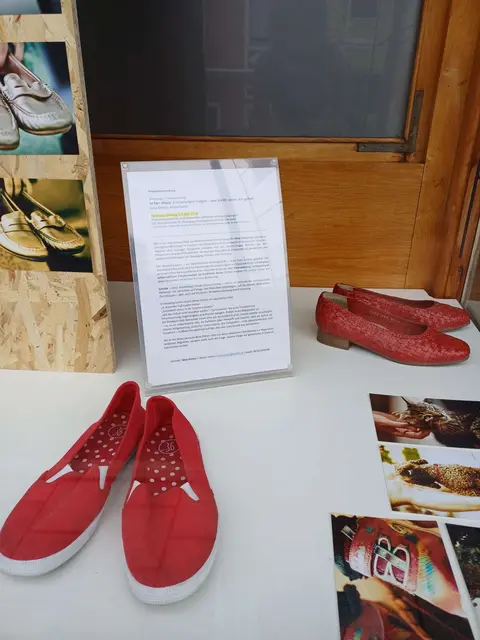 Schuhe als Träger von persönlichen Geschichten im Leben von Frauen. | Foto: Nina Ortner