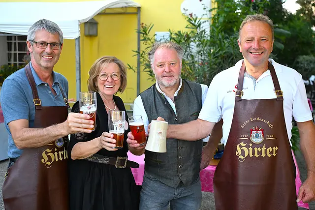 Bürgermeister Gottfried Rieger und Vizebürgermeister Johann Harrer mit Iris Stromberger und Franz Krinner | Foto: Josef Bodner