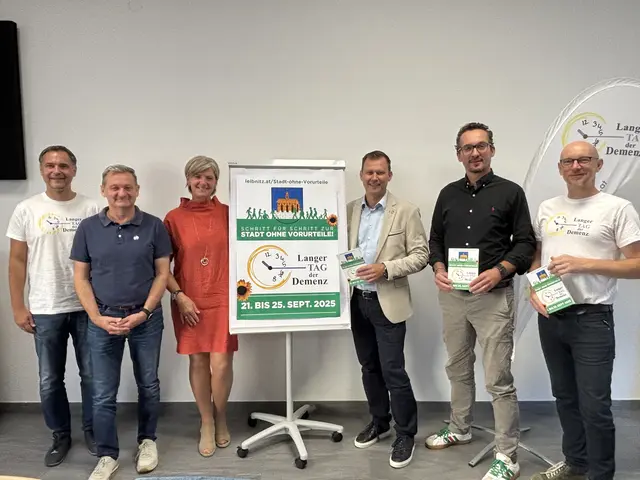 Peter Rosegger (GF Wegweiser Demenz Steiermark) mit Stadtamtsdirektor Werner Obruly, Astrid Holler (Leitung Stadtentwicklung), Bürgermeister Daniel Kos, Vizebürgermeister Jochen Pießnegger und Robert Konrad (Stadtentwicklung). | Foto: Waltraud Fischer