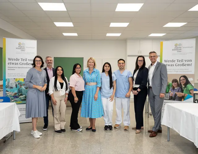 Beim Besuch tauschte sich Gesundheitslandesrätin Christine Haberlander (ÖVP) mit den Verantwortlichen des Ordensklinikum Linz und den kolumbianischen Pflegekräften über Herausforderungen und die ersten Erfahrungen in Oberösterreich aus. | Foto: Ordensklinikum Linz