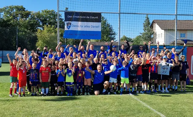 Daniel Weiss mit seinen Schützlingen beim Sommercamp der SPV Kematen-Piberbach / Rohr