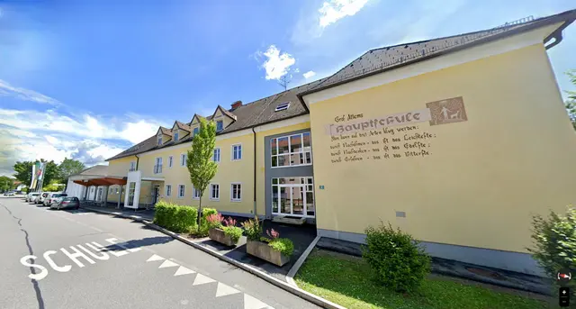 Straß middle school will be expanded in the next two years. | Photo: Google