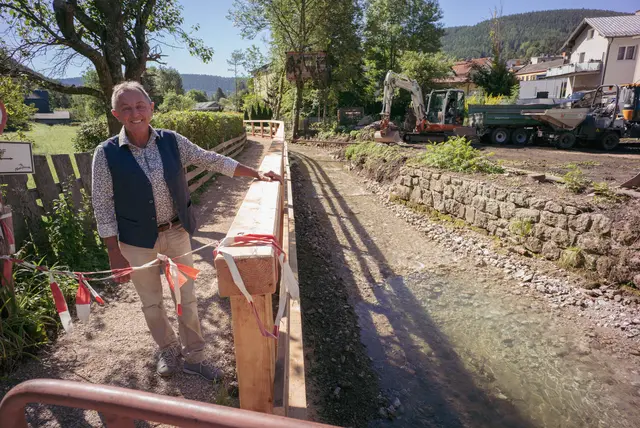 Bgm. Christian Dungl bei der Baustelle beim Ziehrerweg. | Foto: Santrucek