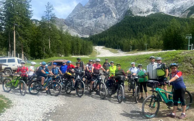 Bei herrlichem Wetter unternahmen die sportlichen Pensionisten einen Ausflug mit dem Rad zur Gamsalm. | Foto: Karl-Heinz Pohler
