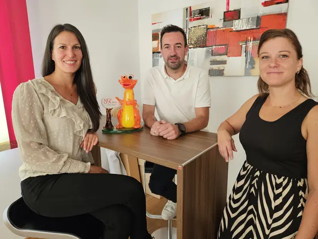 Sonja Straka und Romana Graf wurden von Bürgermeister Andreas Straßer an ihrem ersten Arbeitstag willkommen geheißen. | Foto: Marktgemeinde Echsenbach