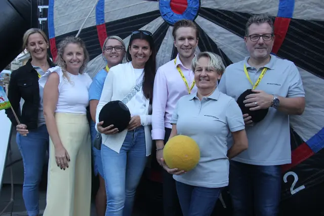 Das Raiffeisenteam lud zum Dartspiel ein. | Foto: Raimund Mold