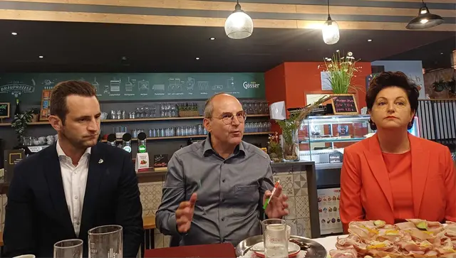 Berichtet über die Info-Abende für Eltern: WKO-Vertreter und Vorstandsmitglied von IBI, Andreas Schlemmer (Mitte), auf der Pressekonferenz in Weiz. 