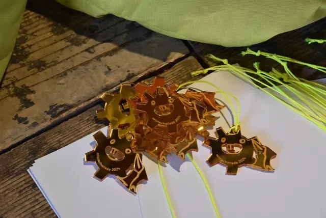 Alle Teilnehmenden erhalten Erinnerungsmedaillen. | Foto: krisch