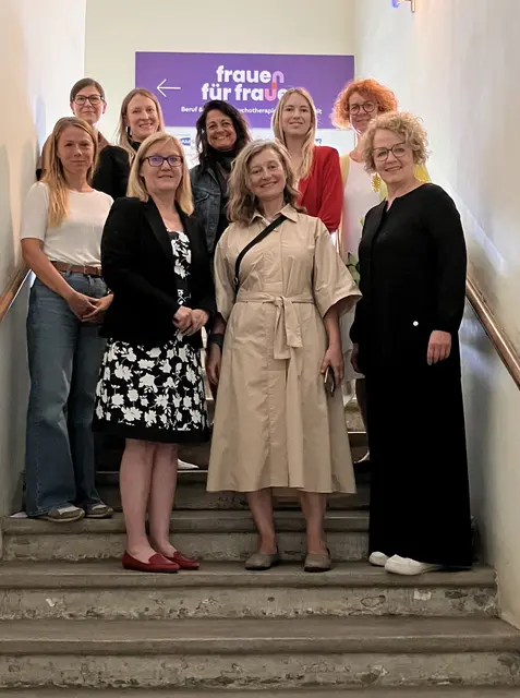 Vor-Ort Besuch: Landesrätin Sandra Teschl-Hofmeister und Sandra Kern vom AMS NÖ. | Foto: Frauen für Frauen/zVg
