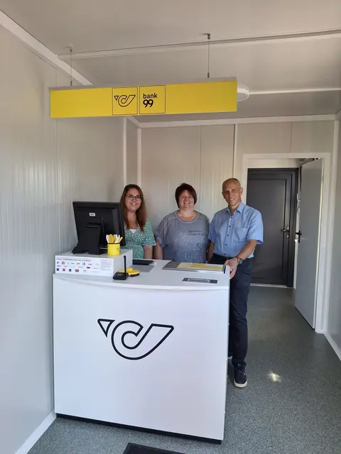 Frau Nina Szudecz und Frau Hösele Rosemarie mit Bürgermeister Hannes Zimmermann. | Foto: Marktgemeinde Fels am Wagram