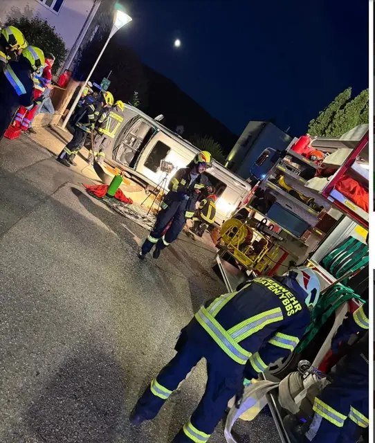 Am Abend des 4. September stieß bei einem Verkehrsunfall in Kematen ein Pkw und ein Kleinbus zusammen. | Foto: Bfkdo Amstetten
