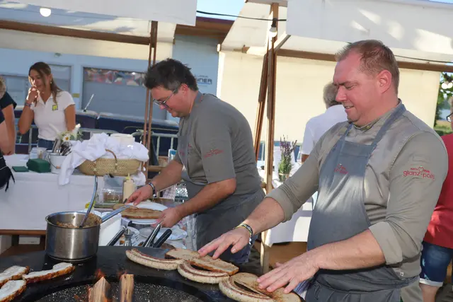 Michael Pöltl hatte u. a. die "Most Dogs" am Grill | Foto: Johann Schleich