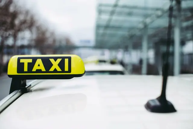 Rabatte, welche die Tariferhöhungen überschreiten, ein harter Konkurrenzkampf und politische Unsicherheiten: Für die Wiener Taxler ist es aktuell nicht einfach.  | Foto: Markus Spiske / Unsplash