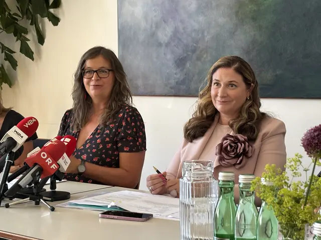 Planungsstadträtin Ulli Sima und Finanzstadträtin Barbara Novak gaben erste Gebührenerhöhungen bekannt. | Foto: Barbara Schuster/MeinBezirk